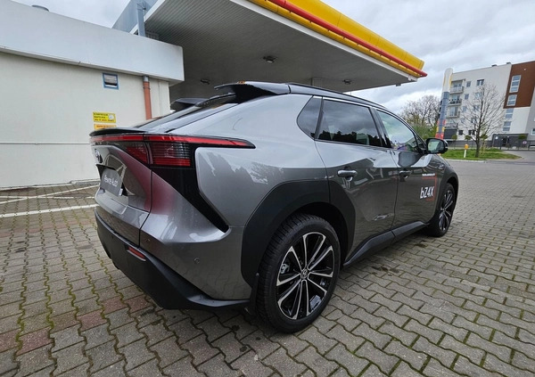 Toyota bZ4X cena 199900 przebieg: 5, rok produkcji 2022 z Leśnica małe 254